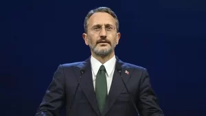 Cumhurbaşkanlığı İletişim Başkanı Fahrettin Altun, 2 Nisan'da Beşiktaş'ta bir gece