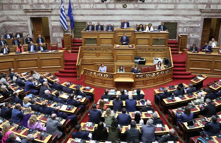 Dün gece meclisten geçen yeni yasaya göre eşcinsel çiftler evlenip