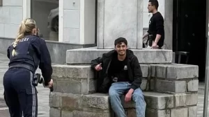 Avusturya’nın Villach kentinde, korkunç bir bıçaklı saldırı meydana geldi. Sokakta