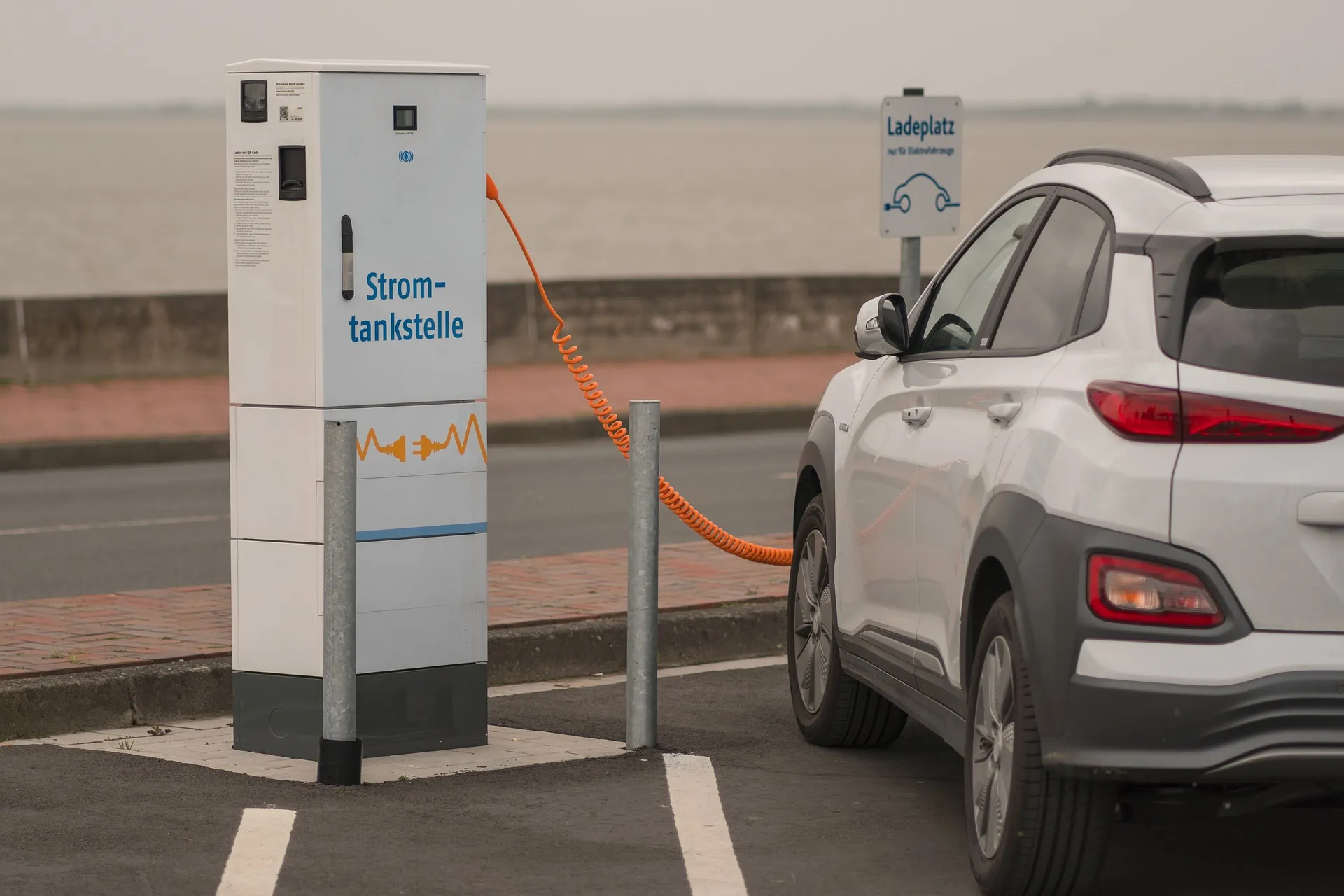 Ülkede kamuya açık elektrikli otomobil şarj istasyonu sayısı geçen yıl