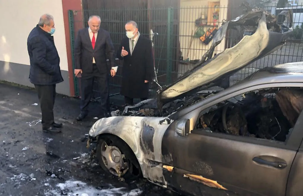 Türkiye'nin Essen Başkonsolosu Şener Cebeci, Almanya'nın Bochum kentinde otoparkı kundaklanan
