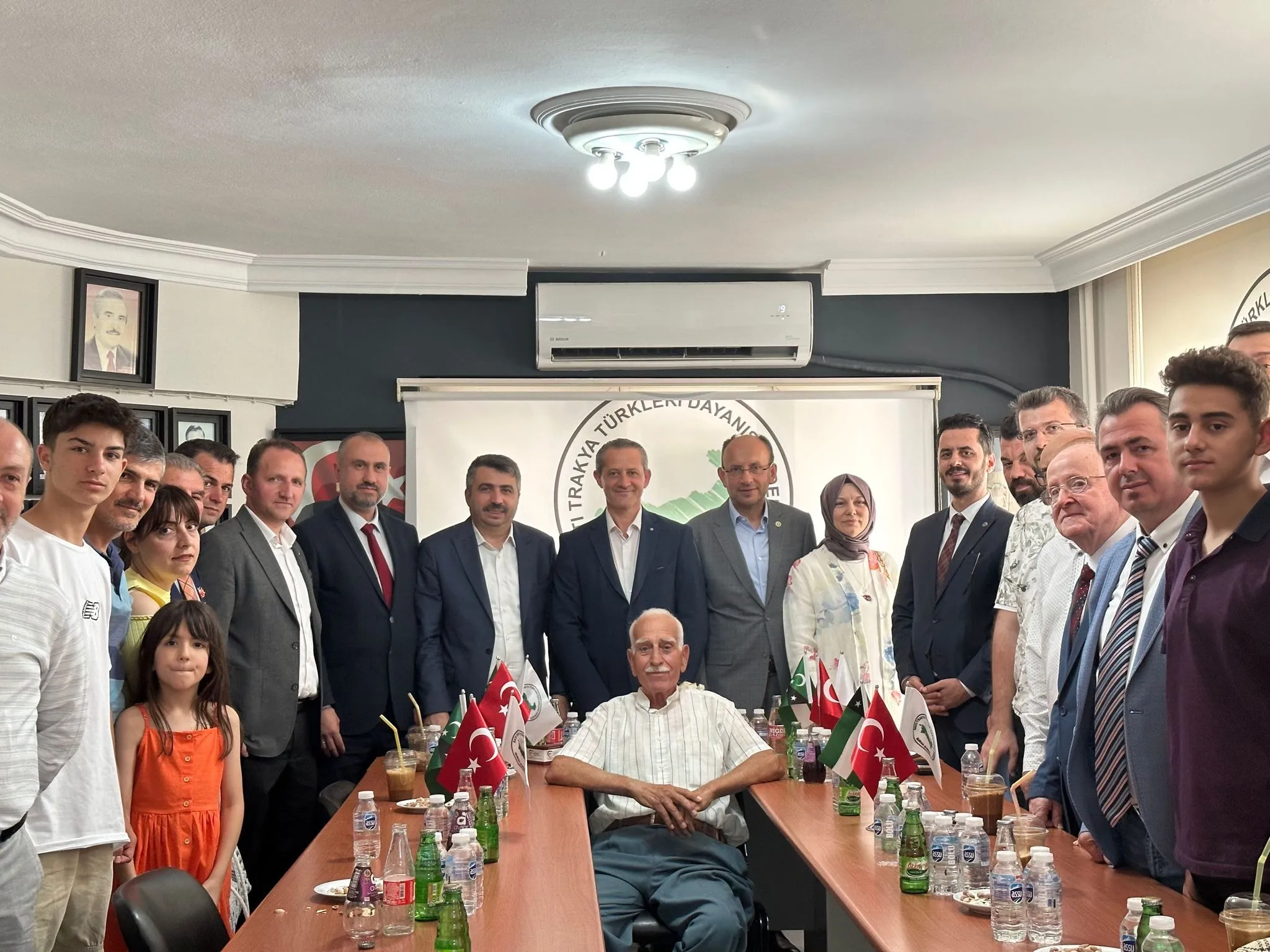 Batı Trakya Türkleri Dayanışma Derneği (BTTDD) Bursa Şubesi dernek binasında