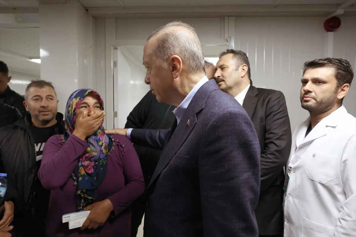 Cumhurbaşkanı Recep Tayyip Erdoğan, 6 Şubat'taki depremlerden etkilenen Hatay'ın Kırıkhan,
