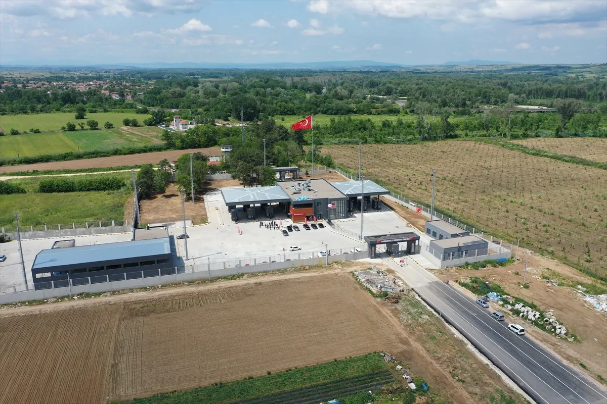 Yeni yüzüyle hizmet vermeye başlayan sınır kapısında tek olan peron