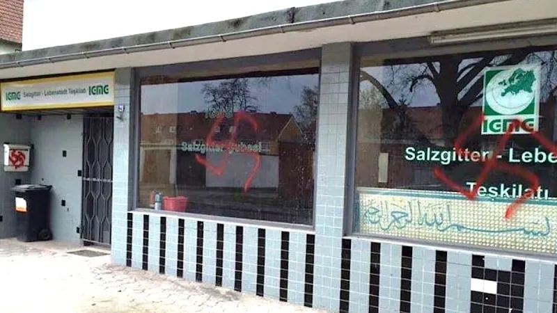 Almanya’da son dönemlerde artan cami saldırılarına bir yenisi daha eklendi.

Aşağı