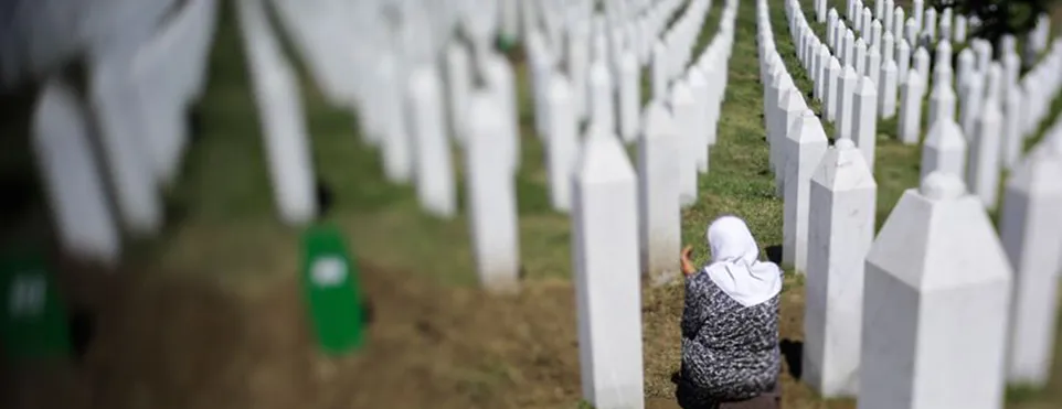 Srebrenitsalı anneler, Bosna Hersek'in doğusunda 1995'te yaşanan soykırım sırasında Birleşmiş
