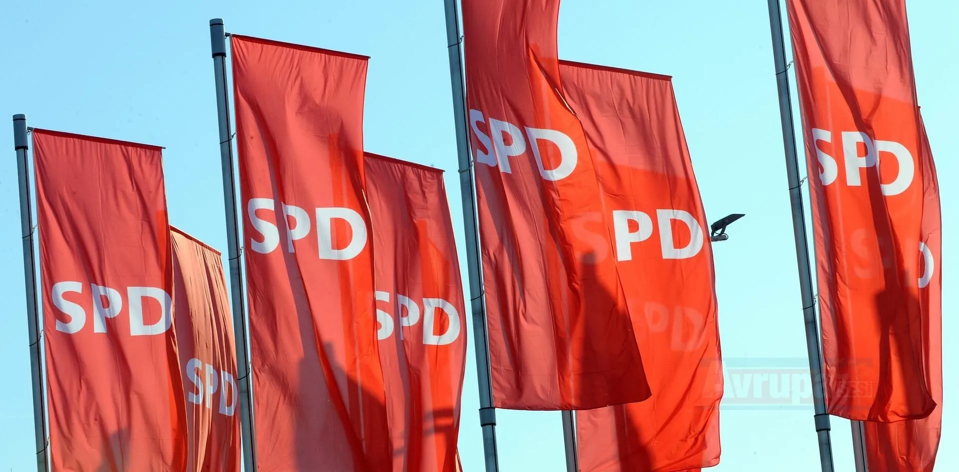 BERLİN   Alman Sosyal Demokrat Parti, Suudi Arabistan'a silah ihracatının