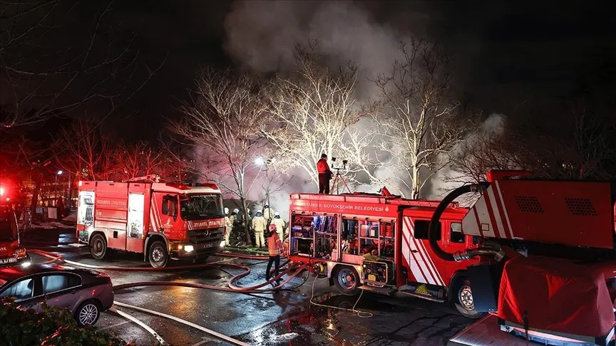 Boğaziçi Üniversitesi Hisar Kampüsünde bulunan kafeteryada çıkan yangın itfaiye ekiplerince