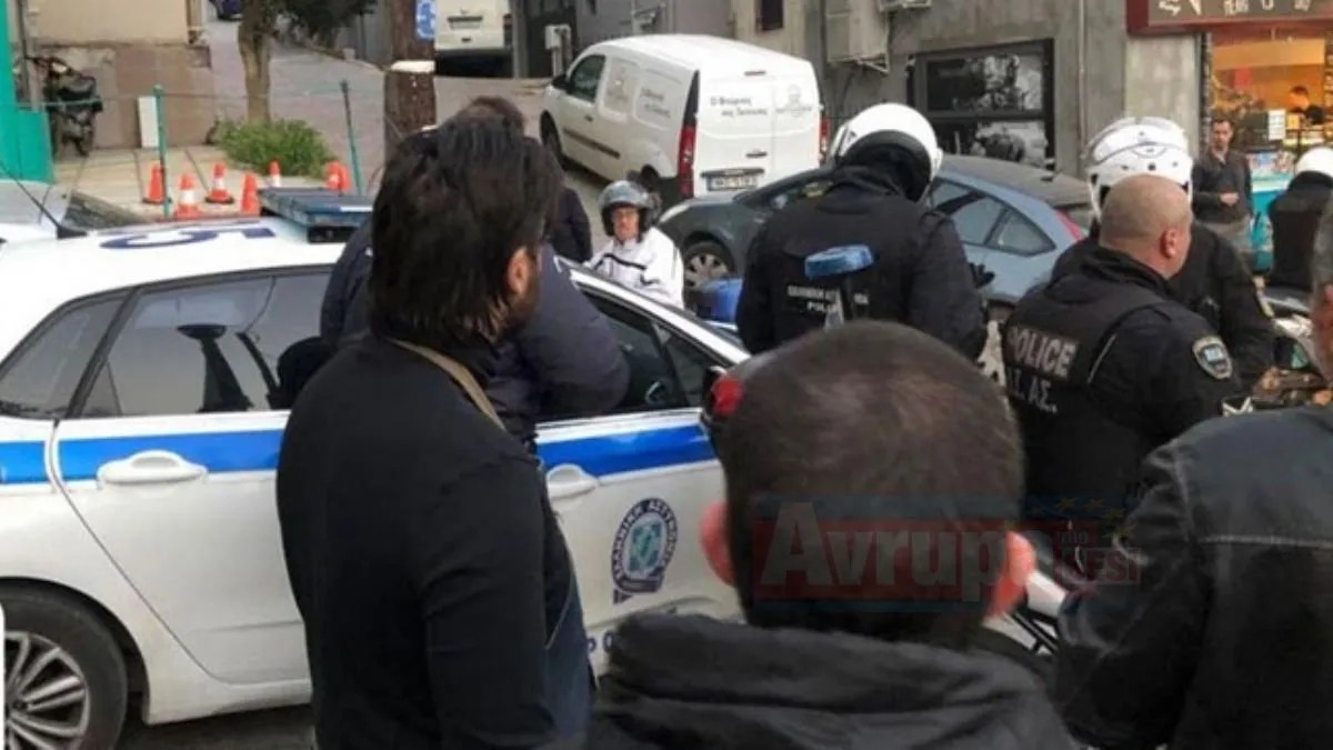   Türkiye'nin Selanik Başkonsolosluğu binasına ulaşmak isteyen göstericilere Yunan polisi