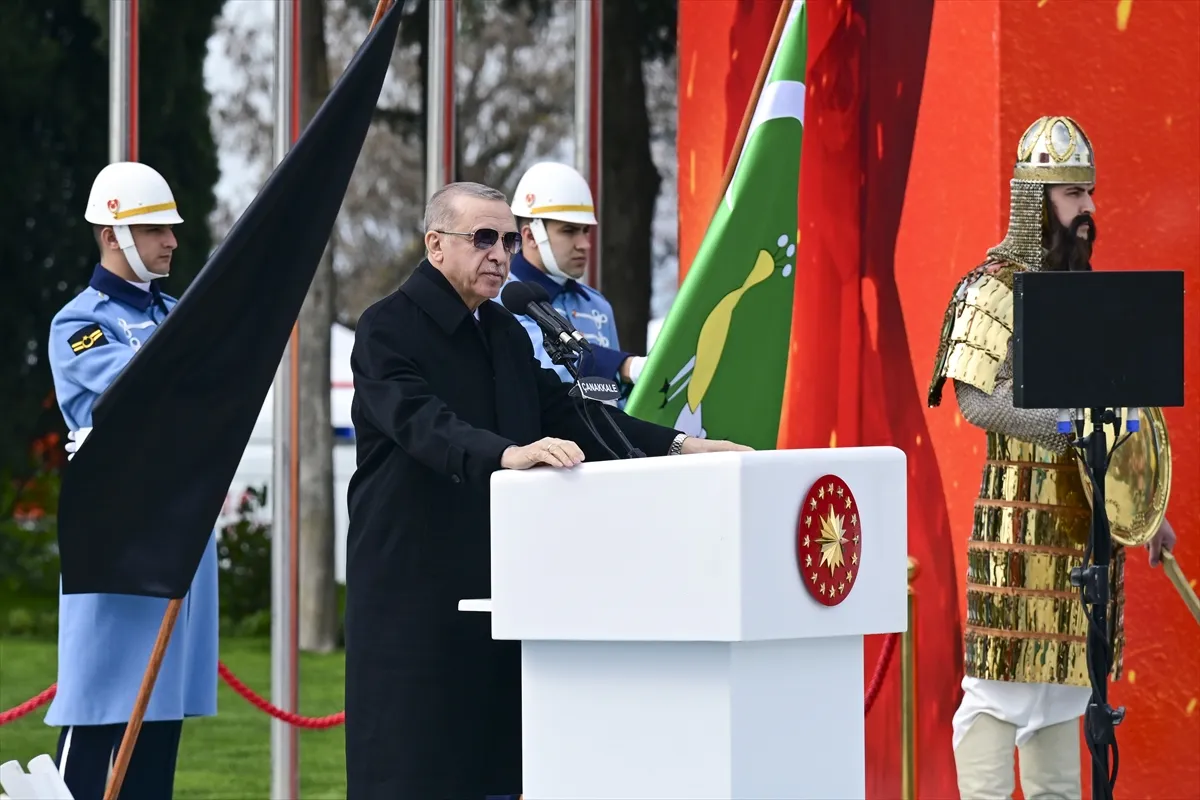 Cumhurbaşkanı Recep Tayyip Erdoğan, "Türkiye devleti ve milletiyle zorluklara göğüs