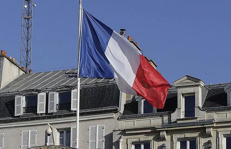 Fransa'nın başkenti Paris'te bir avukat adayı, Paris Barosu Formasyon Okulu’nun