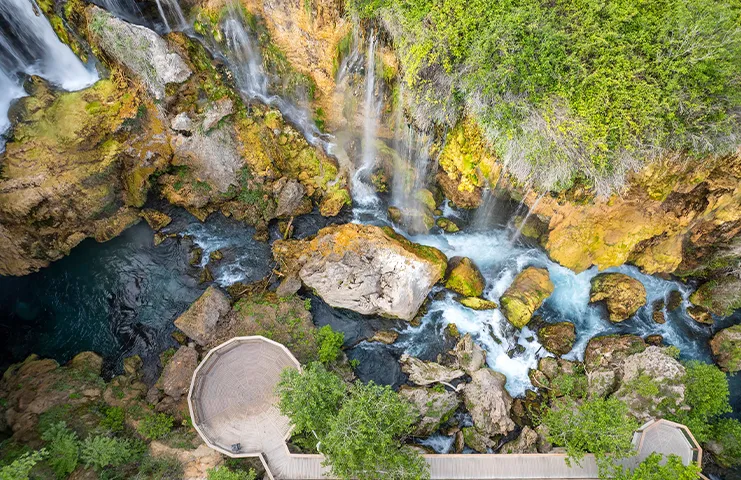 Karadeniz'in eşsiz doğasında saklı kalmış bir doğal mucize olan Göksu
