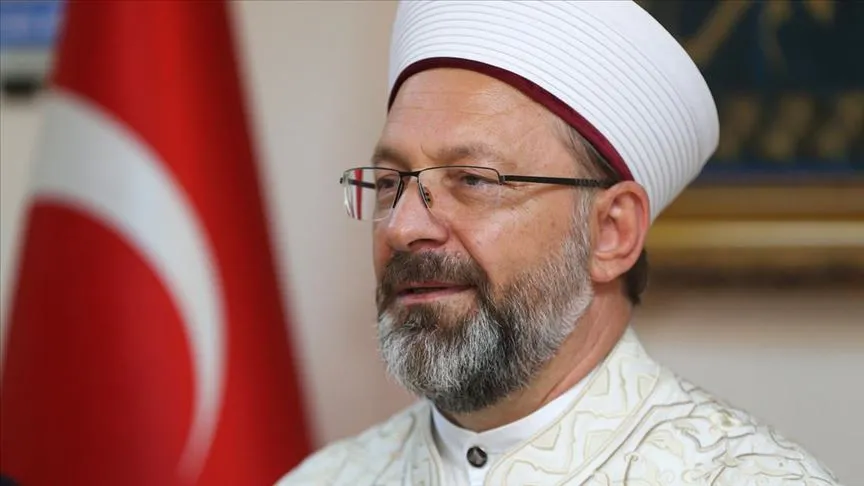 Erbaş, sosyal medyadan yaptığı paylaşımda, "Pandemi sürecinde kan bağışında bulunarak