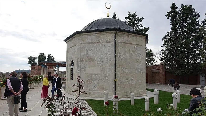 Gül Baba Türbesi Mirasını Koruma Vakfınca yapılan yazılı açıklamada, Gül