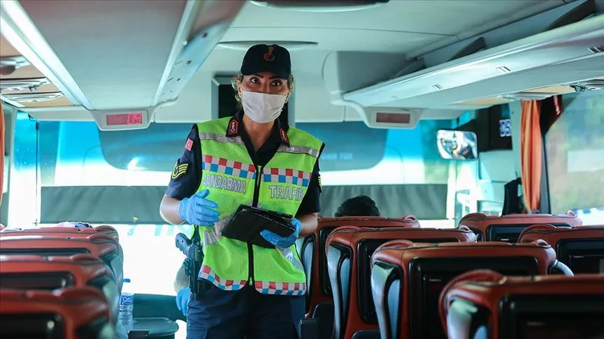 Türkiye'de son 24 saatte 1203 kişiye yeni tip koronavirüs (Kovid-19)