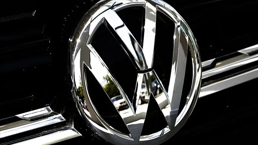 Alman otomobil üreticisi Volkswagen, egzozlardaki manipülasyondan dolayı dava açan sürücülerle