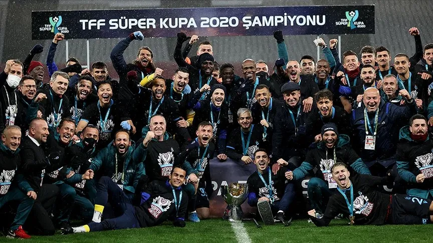 Son Süper Lig şampiyonu Medipol Başakşehir'i 2-1 yenen son Ziraat
