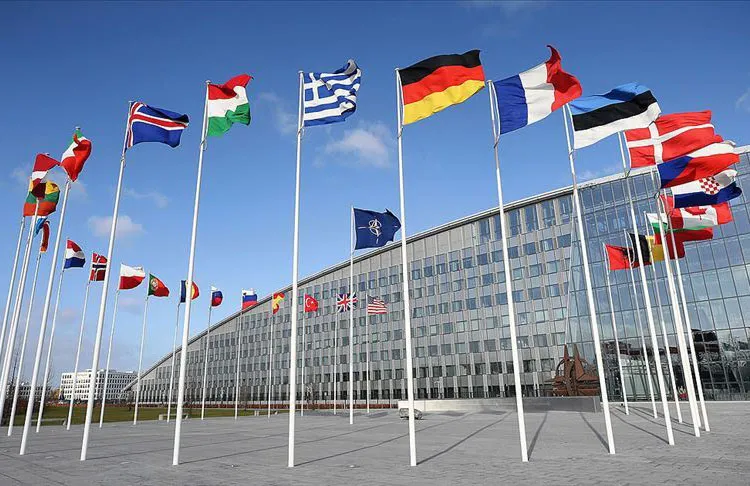 NATO, Azerbaycan ve Ermenistan'a cephe hattındaki çatışmaları durdurma çağrısında bulundu.