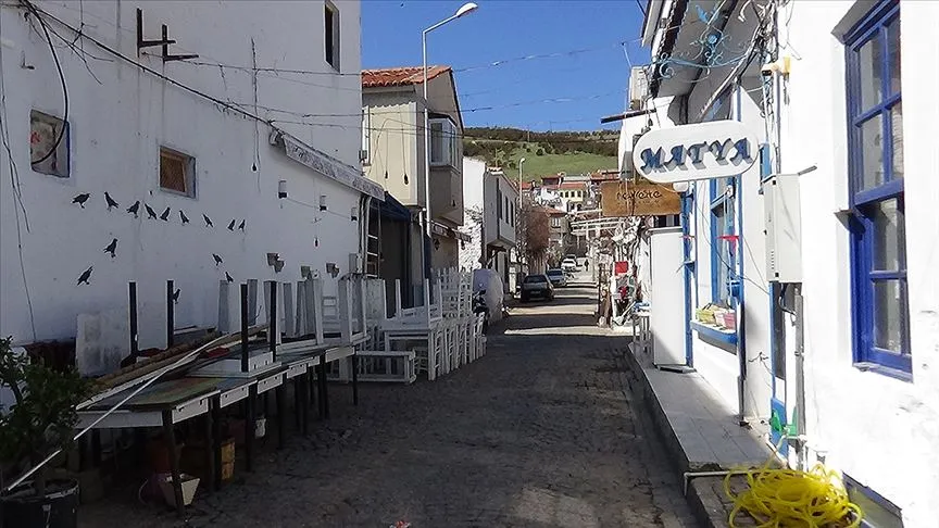 Çanakkale'nin Bozcaada ilçesinde, koronavirüs tedbirleri kapsamında konaklama tesislerinin faaliyetlerine ara