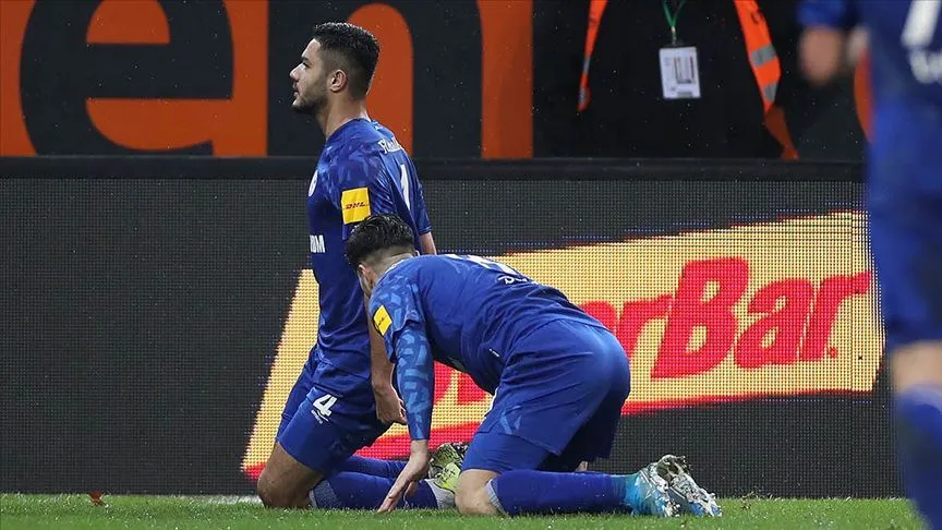 Almanya Birinci Futbol Ligi (Bundesliga) takımlarından Schalke 04'te forma giyen