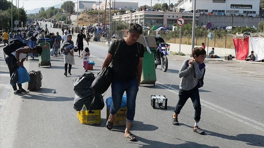 Yunanistan'ın Midilli Adası'ndaki Moria sığınmacı kampında çıkan yangınlar sonucu açıkta