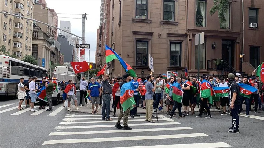 Amerika'da yaşayan Azerbaycan ve Türkiye vatandaşları, New York'taki Birleşmiş Milletler