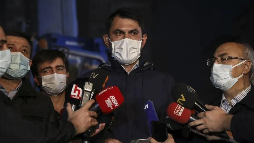 Çevre ve Şehircilik Bakanı Murat Kurum, İzmir depreminin ardından 2