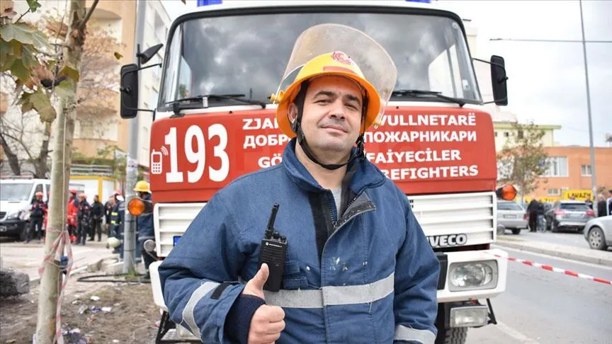 Makedonya'da yaşayan Türk asıllı Artan Demiri, kurduğu "Gönüllü İtfaiyeciler" grubu