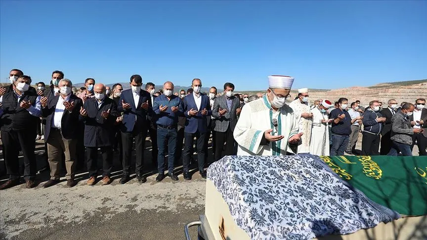 İzmir'de dün meydana gelen 6,6 büyüklüğündeki depremde hayatını kaybeden Fatma