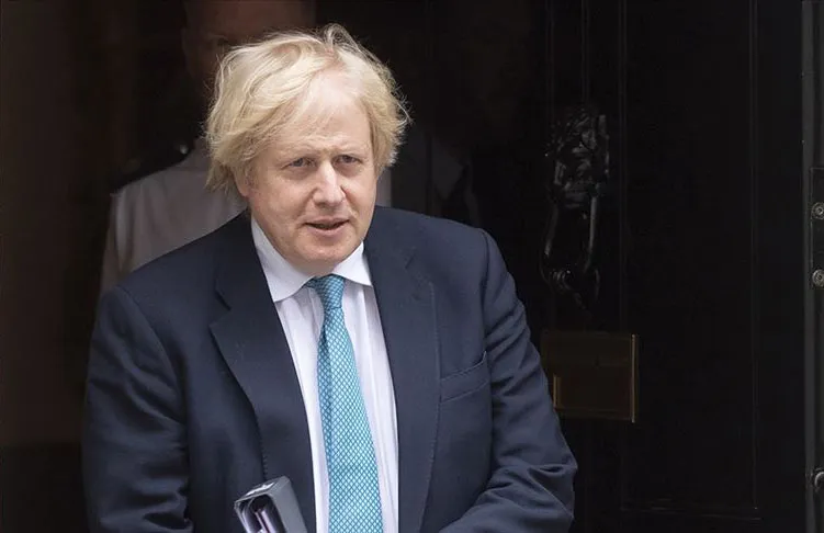 İngiltere Başbakanı Boris Johnson, yeni tip koronavirüse (Kovid-19) rağmen ebeveynlerden