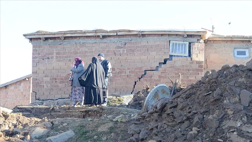 Türk Kızılaydan yapılan açıklamaya göre, depremzedelerin olumsuz şartlardan korunması için