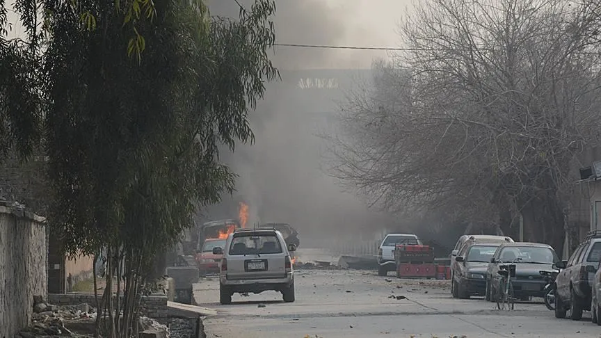 Afganistan'ın başkenti Kabil'de düzenlenen bombalı saldırıda 3 kişi hayatını kaybetti.