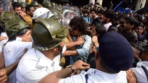 Hindistan'da, Pakistan, Afganistan ve Bangladeş'ten gelen 6 dini gruba vatandaşlık