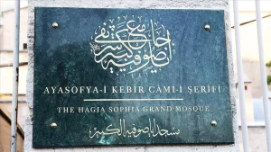 Ayasofya-i Kebir Cami-i Şerifi'nin tabelasındaki hattın tasarımını yapan hattat Mehmet