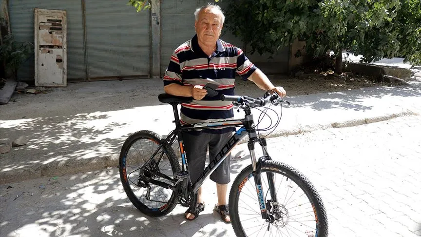 O yıllarda bir kişinin üzerine su sıçrattığı için para cezası