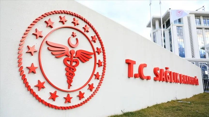 Türkiye'de son 24 saatte 1053 kişiye yeni tip koronavirüs (Kovid-19)