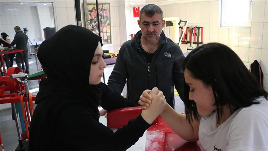 Yalova'nın Termal ilçesinde yaşayan lise öğrencisi Nisa Camadan, Avrupa üçüncüsü