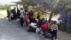 İzmir'in Menderes ilçesinde, yasa dışı yollarla yurt dışına çıkmaya çalışan