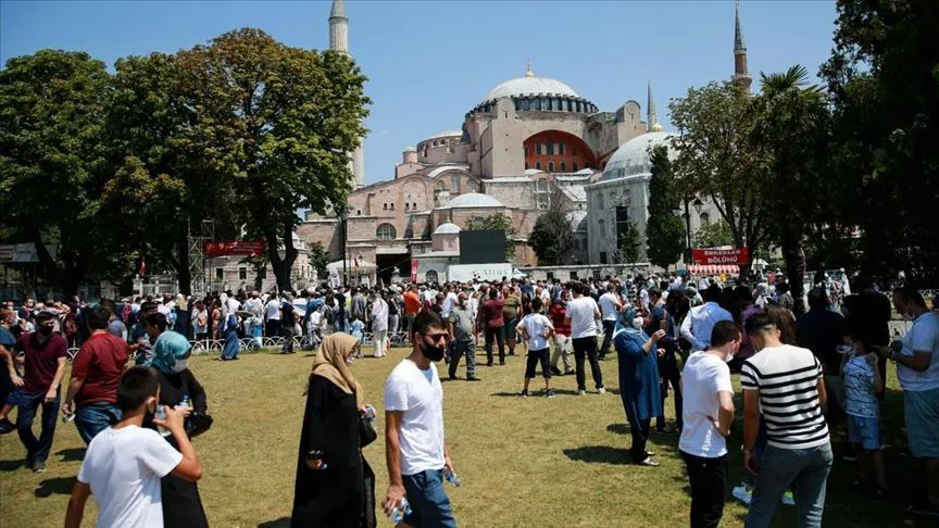 Ayasofya-i Kebir Cami-i Şerifi'nde Kurban Bayramı'nın ikinci günü ziyaretçi yoğunluğu