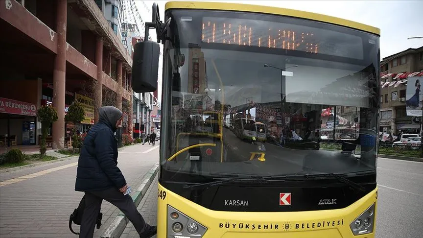 Bursa Büyükşehir Belediye Başkanı Alinur Aktaş, sağlık çalışanlarının toplu taşıma