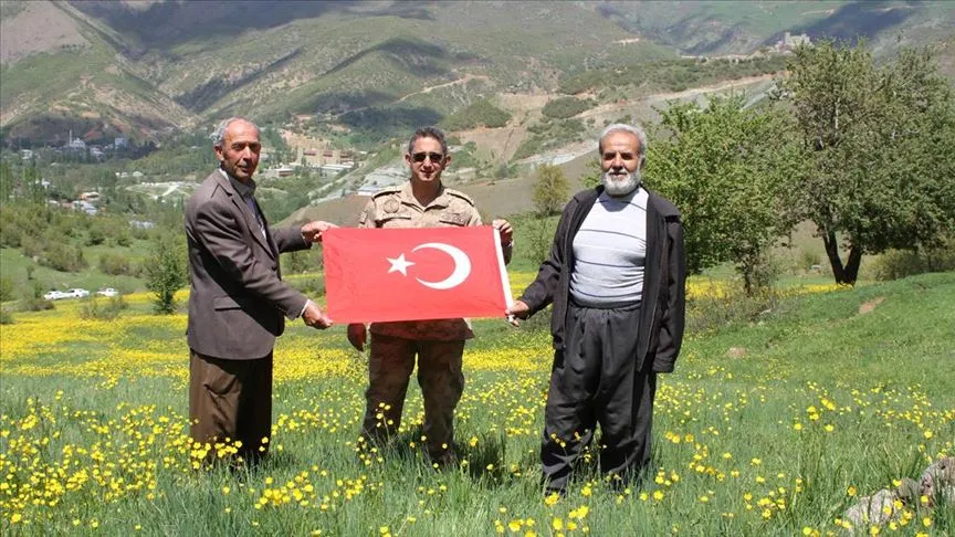 Hakkari'nin Şemdinli ilçesinde terör örgüt PKK'dan temizlenen yaylada doğa yürüyüşü
