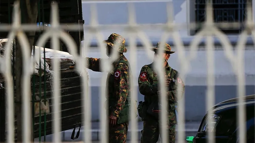 Myanmar'da ordunun yönetime el koyması ve sivil hükümet yetkililerinin tutuklaması