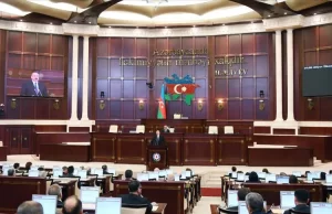 Azerbaycan Milli Meclisi, ülkenin bazı şehir ve bölgelerinde "savaş hali"