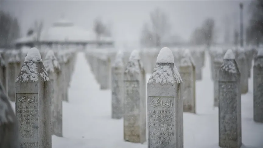 Bosna Hersek'te faaliyet gösteren Srebrenitsa Anma Merkezi, kamu kurumları ve