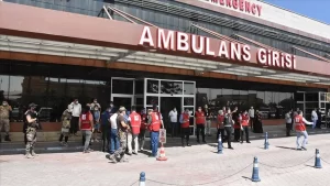 Suriye'nin kuzeyinde görevli Türk Kızılay ekibinin bulunduğu araca düzenlenen silahlı