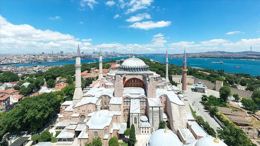 Müslüman Kardeşler Teşkilatı (İhvan), Ayasofya'nın cami olarak ibadete açılması kararını,