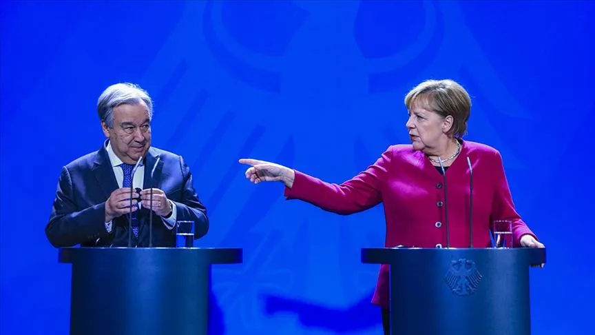 Almanya Başbakanı Angela Merkel, Suriye'de siyasi değişime ihtiyaç duyulduğunu söyledi.