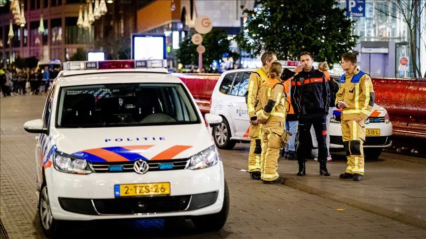Hollanda polisinden yapılan yazılı açıklamada, Lahey kentindeki Büyük Pazar Sokağı'nda
