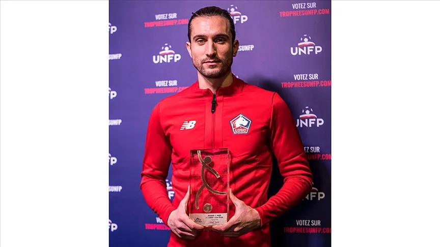 Fransa Birinci Futbol Ligi'nde aralık ayının futbolcusu seçilen Yusuf Yazıcı'ya