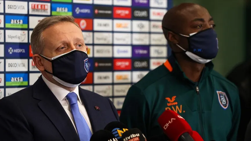 İstanbul Başakşehir Futbol Kulübü Başkanı Göksel Gümüşdağ, İstanbul Havalimanı'nda basın
